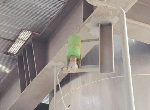 Na-22放射性仪表 多晶硅生产装置储罐测控现场(图1)